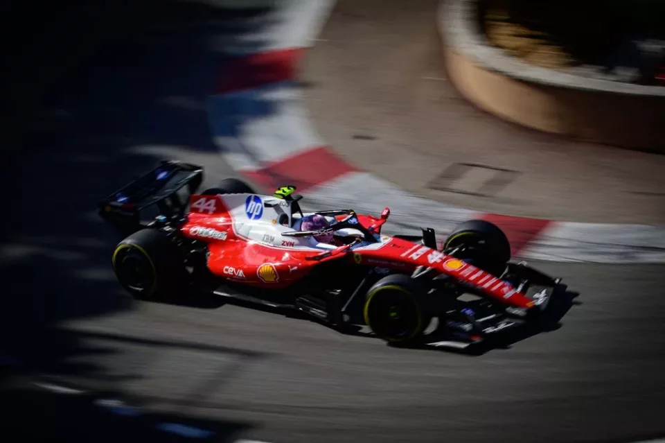 Hamilton en tête à Monaco : Ferrari signe un doublé lors des EL2, Verstappen en embuscade
