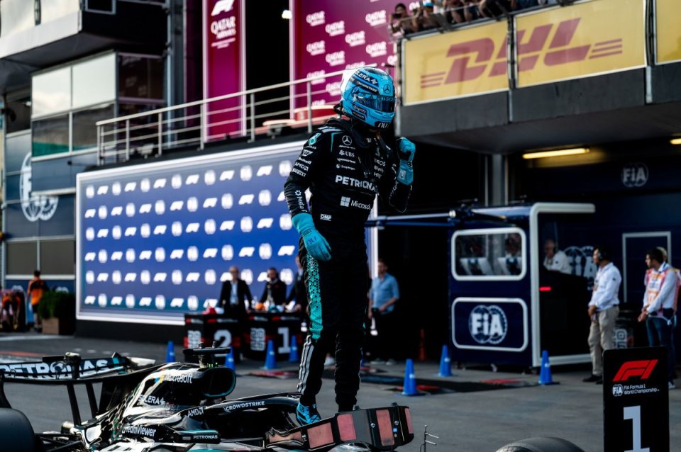 Russell arrache la victoire à Verstappen au terme d’un Grand Prix d’Azerbaïdjan complètement fou